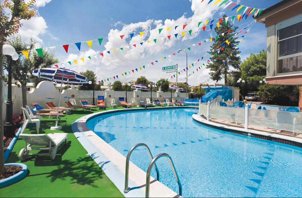 hotelzenith.unionhotels it offerta-agosto-in-hotel-3-stelle-al-mare-con-piscina-a-pinarella-di-cervia 004